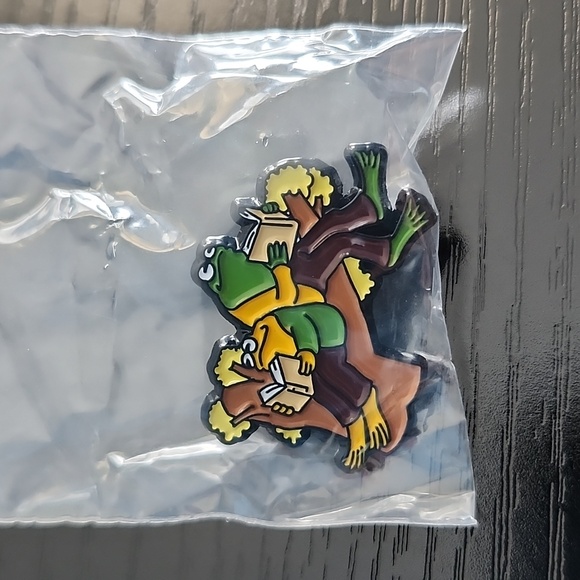 Frog and Toad Pin - Picture 3 of 4